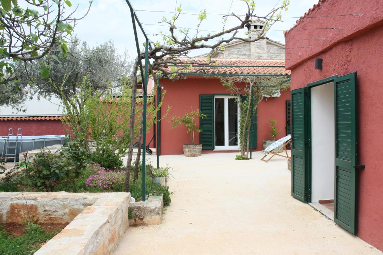 House Bougainvillea Pula Exterior photo