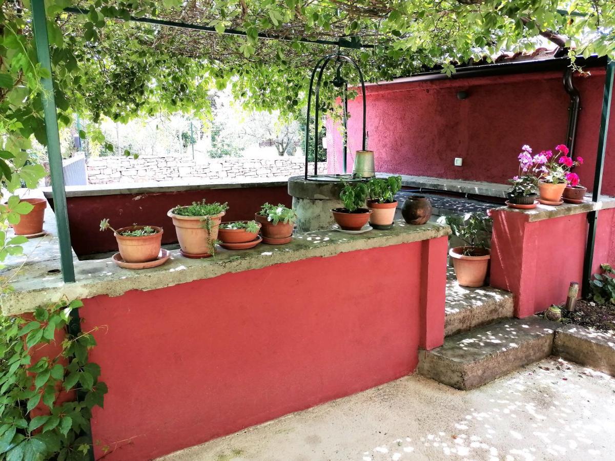 House Bougainvillea Pula Exterior photo