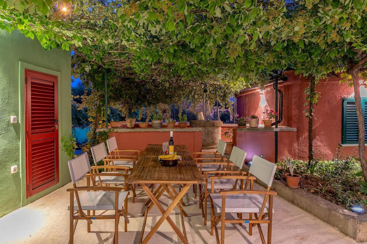 House Bougainvillea Pula Exterior photo