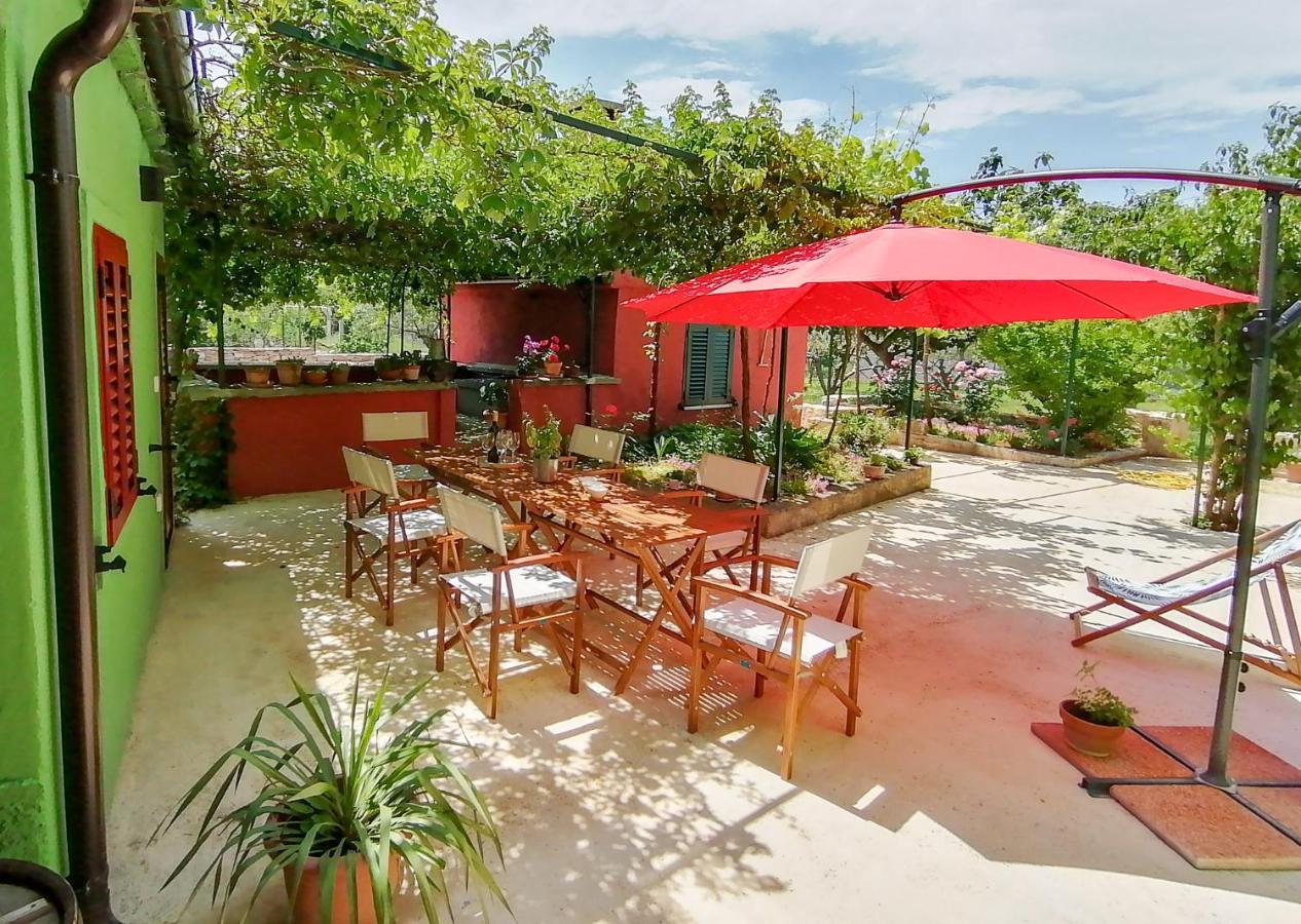 House Bougainvillea Pula Exterior photo